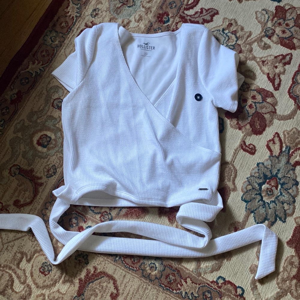 Hollister tie up crop tee